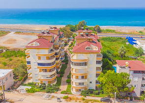 2+1 Wohnung an der ersten Küste im Stadtteil Demirtas