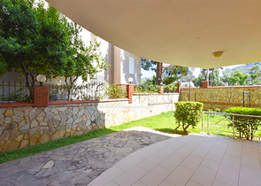 2+1 Wohnung an der ersten Küste im Stadtteil Demirtas