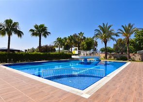 2+1 Wohnung an der ersten Küste im Stadtteil Demirtas