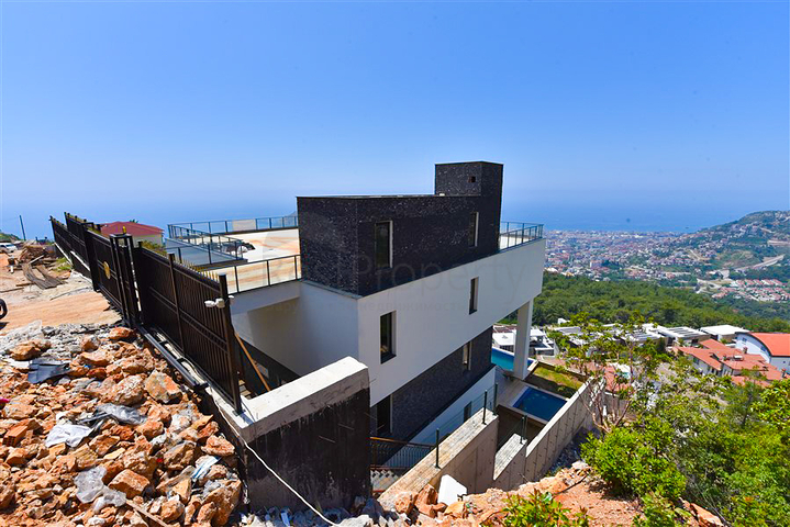 4+2 Villa mit Pool und Blick auf das Mittelmeer