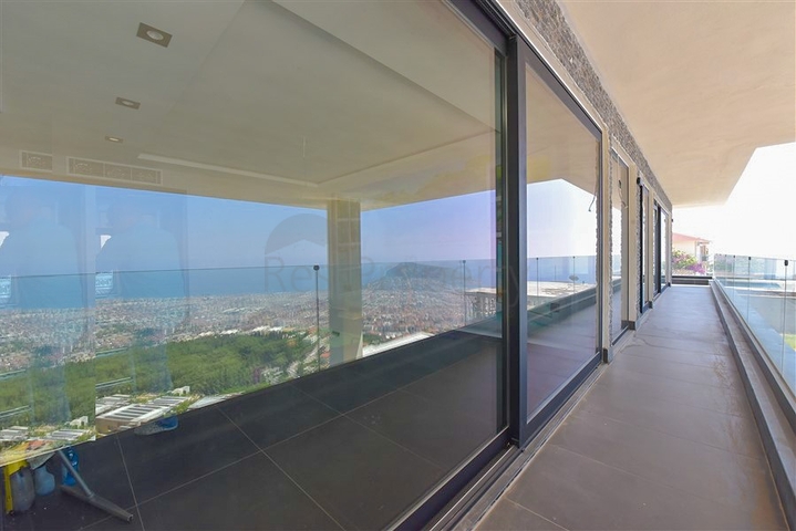 4+2 Villa mit Pool und Blick auf das Mittelmeer