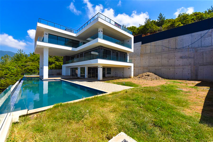 4+2 Villa mit Pool und Blick auf das Mittelmeer