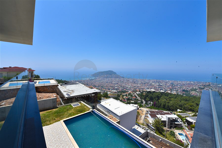 4+2 Villa mit Pool und Blick auf das Mittelmeer