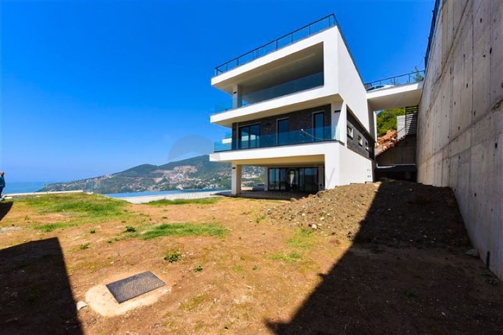 4+2 Villa mit Pool und Blick auf das Mittelmeer