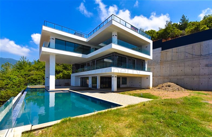 4+2 Villa mit Pool und Blick auf das Mittelmeer