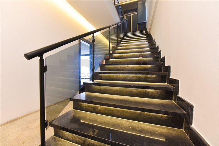 4+2 Villa mit Pool und Blick auf das Mittelmeer