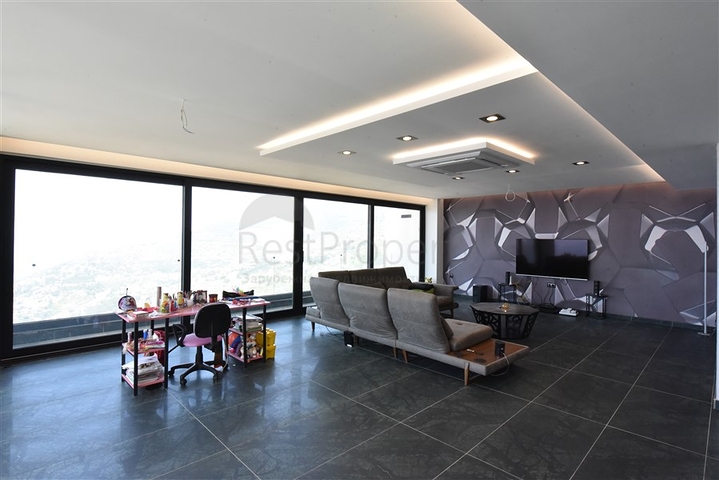 4+2 Villa mit Pool und Blick auf das Mittelmeer