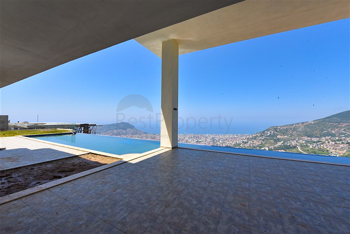 4+2 Villa mit Pool und Blick auf das Mittelmeer