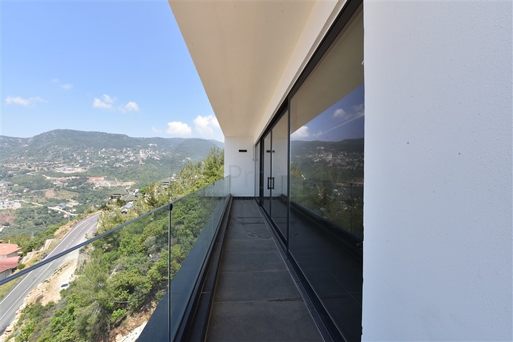 4+2 Villa mit Pool und Blick auf das Mittelmeer