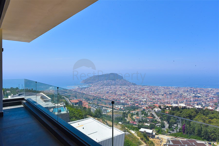 4+2 Villa mit Pool und Blick auf das Mittelmeer