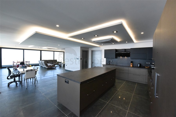 4+2 Villa mit Pool und Blick auf das Mittelmeer