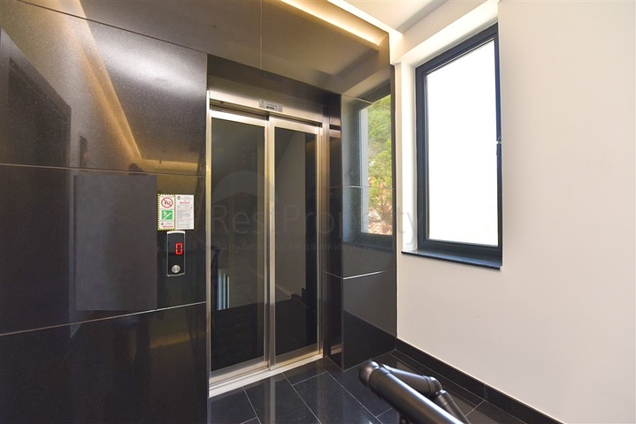 4+2 Villa mit Pool und Blick auf das Mittelmeer