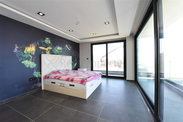 4+2 Villa mit Pool und Blick auf das Mittelmeer