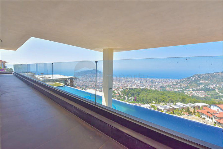 4+2 Villa mit Pool und Blick auf das Mittelmeer