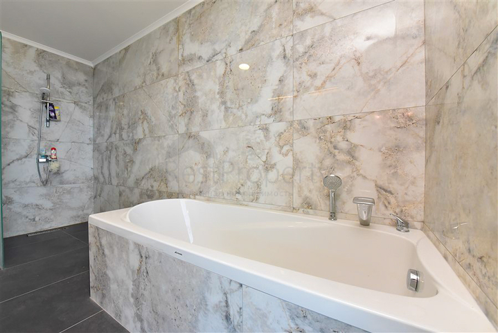 4+2 Villa mit Pool und Blick auf das Mittelmeer