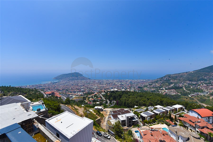 4+2 Villa mit Pool und Blick auf das Mittelmeer