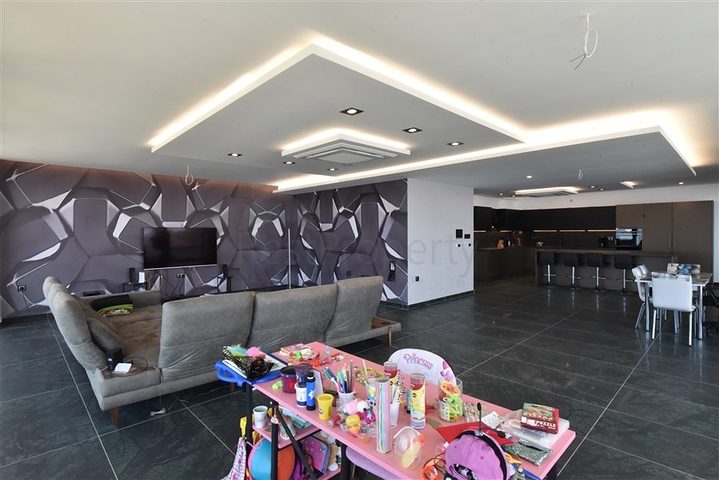 4+2 Villa mit Pool und Blick auf das Mittelmeer