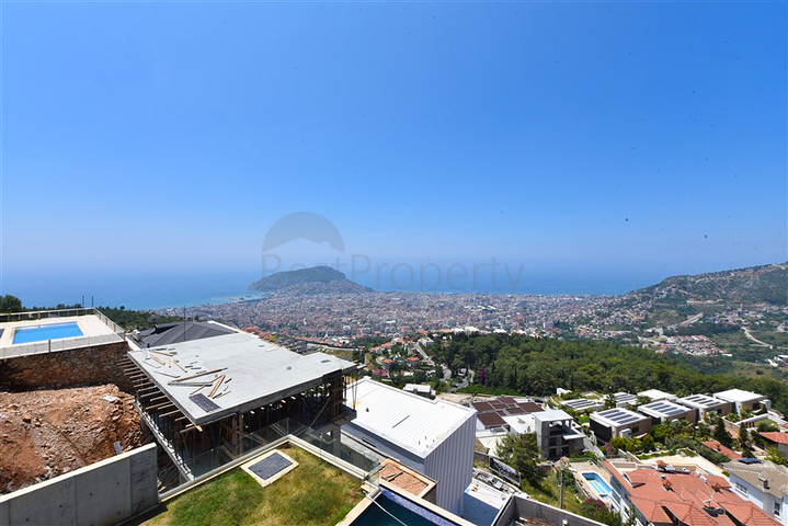 4+2 Villa mit Pool und Blick auf das Mittelmeer