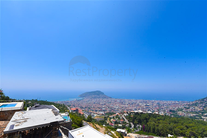 4+2 Villa mit Pool und Blick auf das Mittelmeer