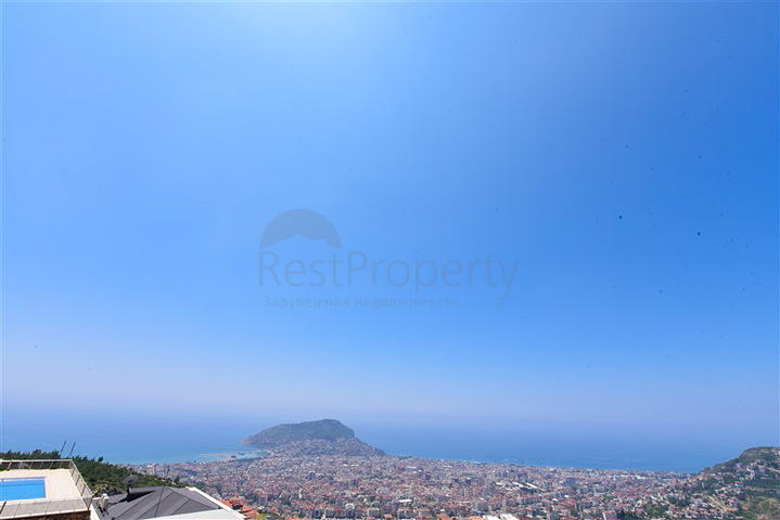 4+2 Villa mit Pool und Blick auf das Mittelmeer