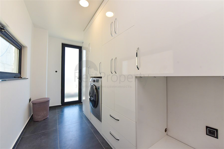 4+2 Villa mit Pool und Blick auf das Mittelmeer