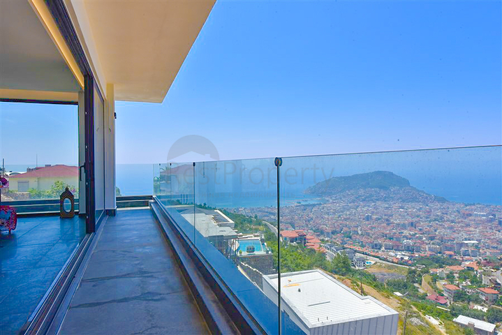 4+2 Villa mit Pool und Blick auf das Mittelmeer