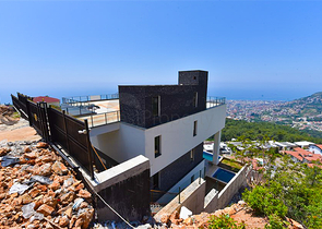 4+2 Villa mit Pool und Blick auf das Mittelmeer