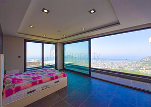 4+2 Villa mit Pool und Blick auf das Mittelmeer