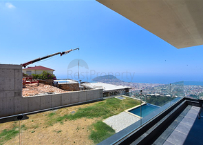 4+2 Villa mit Pool und Blick auf das Mittelmeer