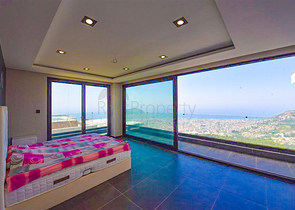 4+2 Villa mit Pool und Blick auf das Mittelmeer