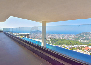 4+2 Villa mit Pool und Blick auf das Mittelmeer