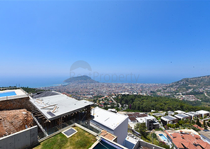 4+2 Villa mit Pool und Blick auf das Mittelmeer