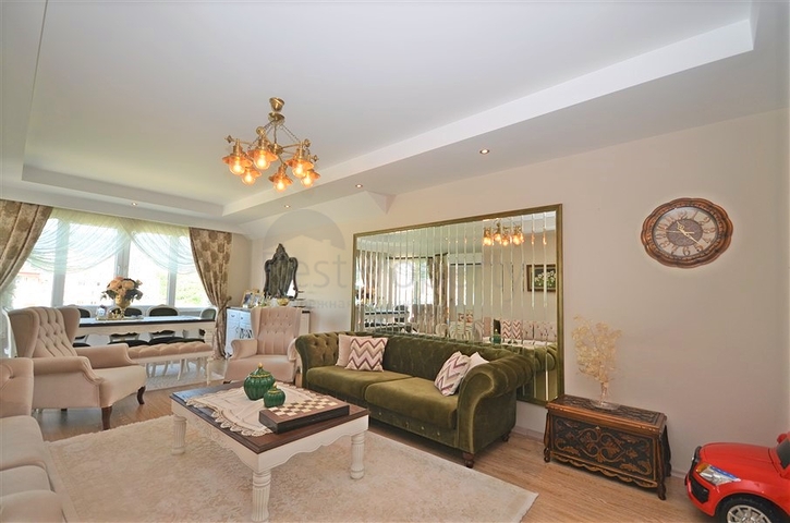 Geräumiges Penthouse für eine große Familie am Mittelmeer