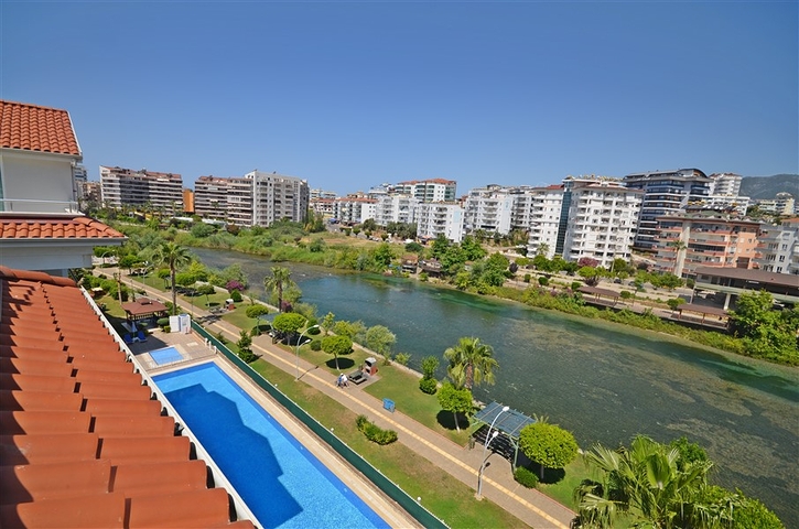 Geräumiges Penthouse für eine große Familie am Mittelmeer