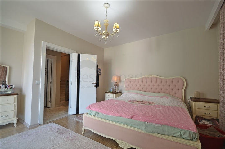 Geräumiges Penthouse für eine große Familie am Mittelmeer