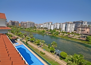 Geräumiges Penthouse für eine große Familie am Mittelmeer