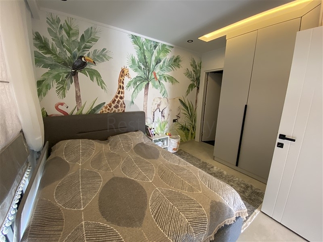 Drei-Zimmer-Penthouse in fußläufiger Entfernung zum Meer mit Designer-Renovierung