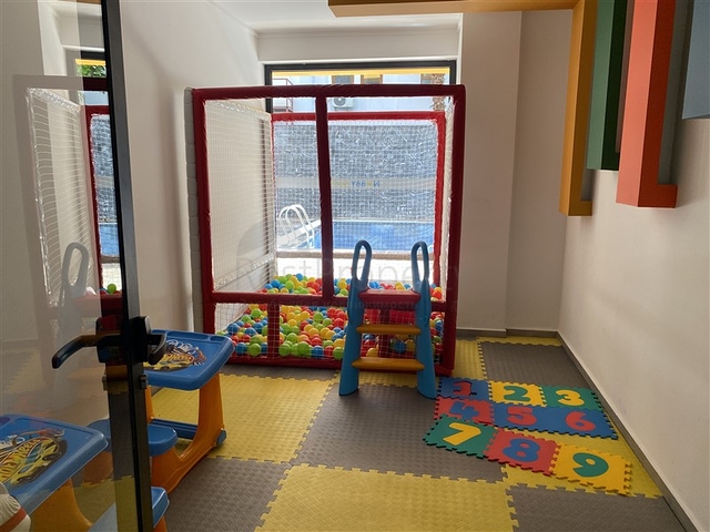 Drei-Zimmer-Penthouse in fußläufiger Entfernung zum Meer mit Designer-Renovierung