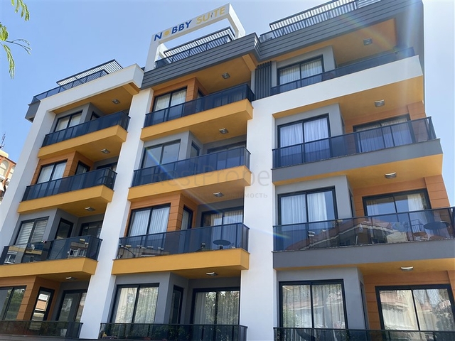 Drei-Zimmer-Penthouse in fußläufiger Entfernung zum Meer mit Designer-Renovierung