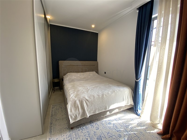 Drei-Zimmer-Penthouse in fußläufiger Entfernung zum Meer mit Designer-Renovierung