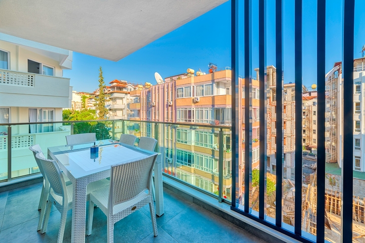 Wohnung 3+1 150 m vom Meer entfernt im Zentrum von Alanya