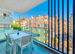 Wohnung 3+1 150 m vom Meer entfernt im Zentrum von Alanya