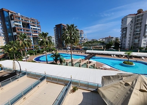 Wohnung in einem modernen Komplex in einem offenen Bereich für die Erlangung einer Aufenthaltserlaubnis