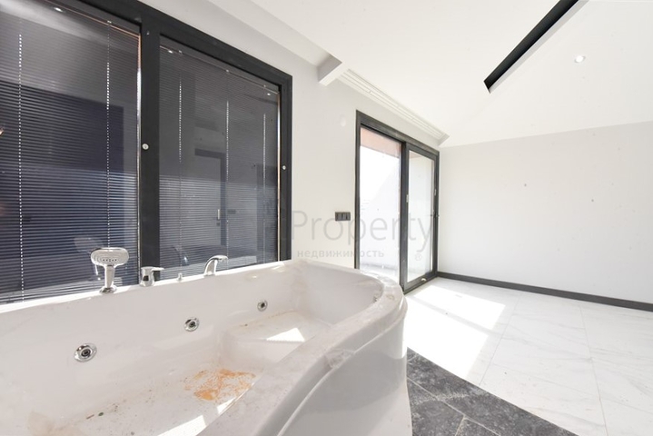 Villa mit Pool in Avsallar