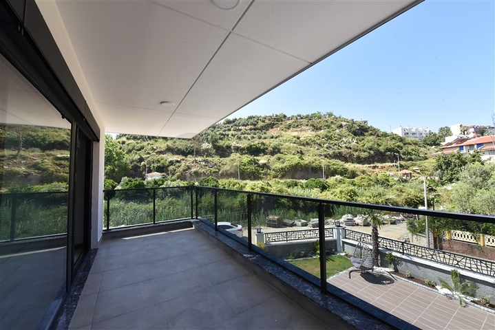 Villa mit Pool in Avsallar