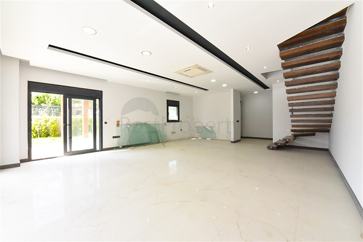 Villa mit Pool in Avsallar