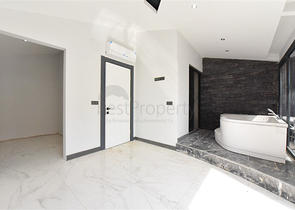 Villa mit Pool in Avsallar