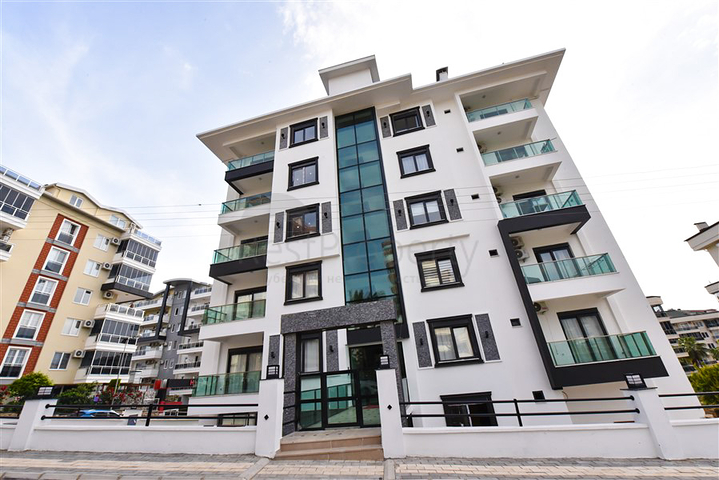 1+1 Wohnung in einem neuen Komplex im Stadtteil Tosmur