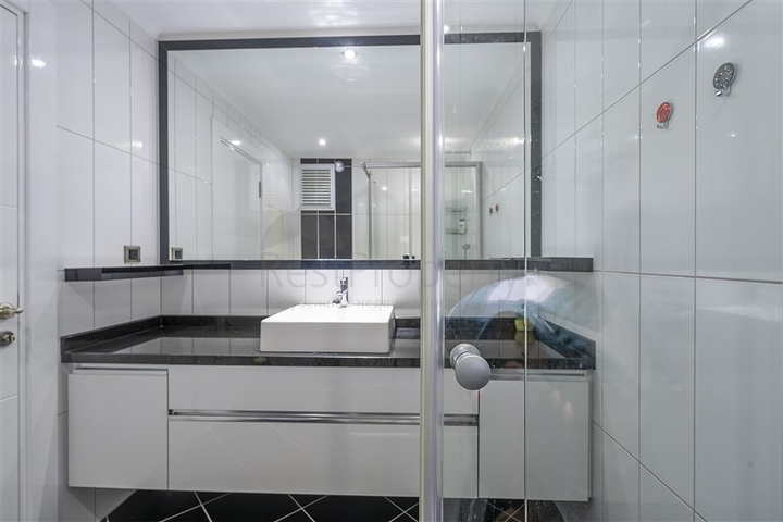 Helle Wohnung mit zwei Schlafzimmern im Stadtteil Oba