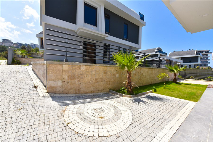 4+1 Villa mit modernem Design in der malerischen Gegend von Kargicak